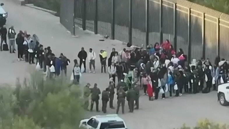 Trump sends 1,500 troops to southern border with executive order