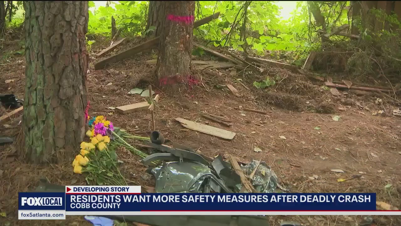 29-year-old killed after driving off road in 'dangerous' section of Cobb County street