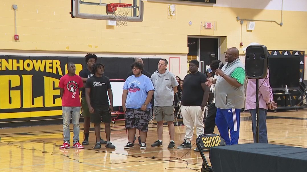 Retired NFL players speak at Houston forum tackling crime among youth