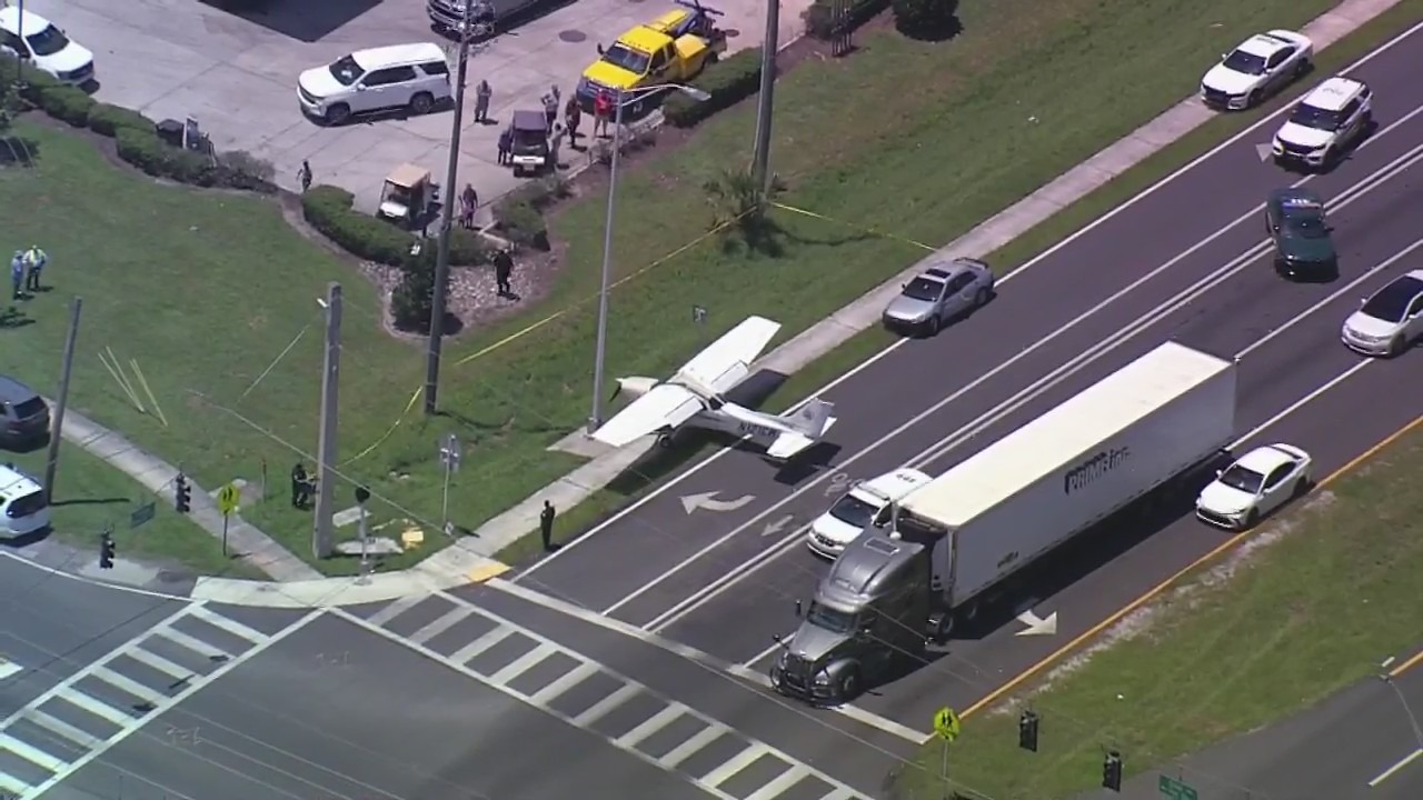 Plane makes emergency landing on Florida road (Raw video)