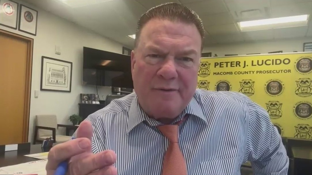 Warren police officer charged with embezzling from youth program