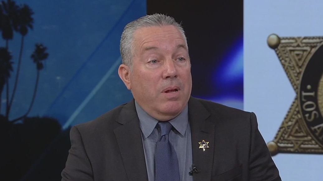 Former LA sheriff, Alex Villanueva, announces campaign bid