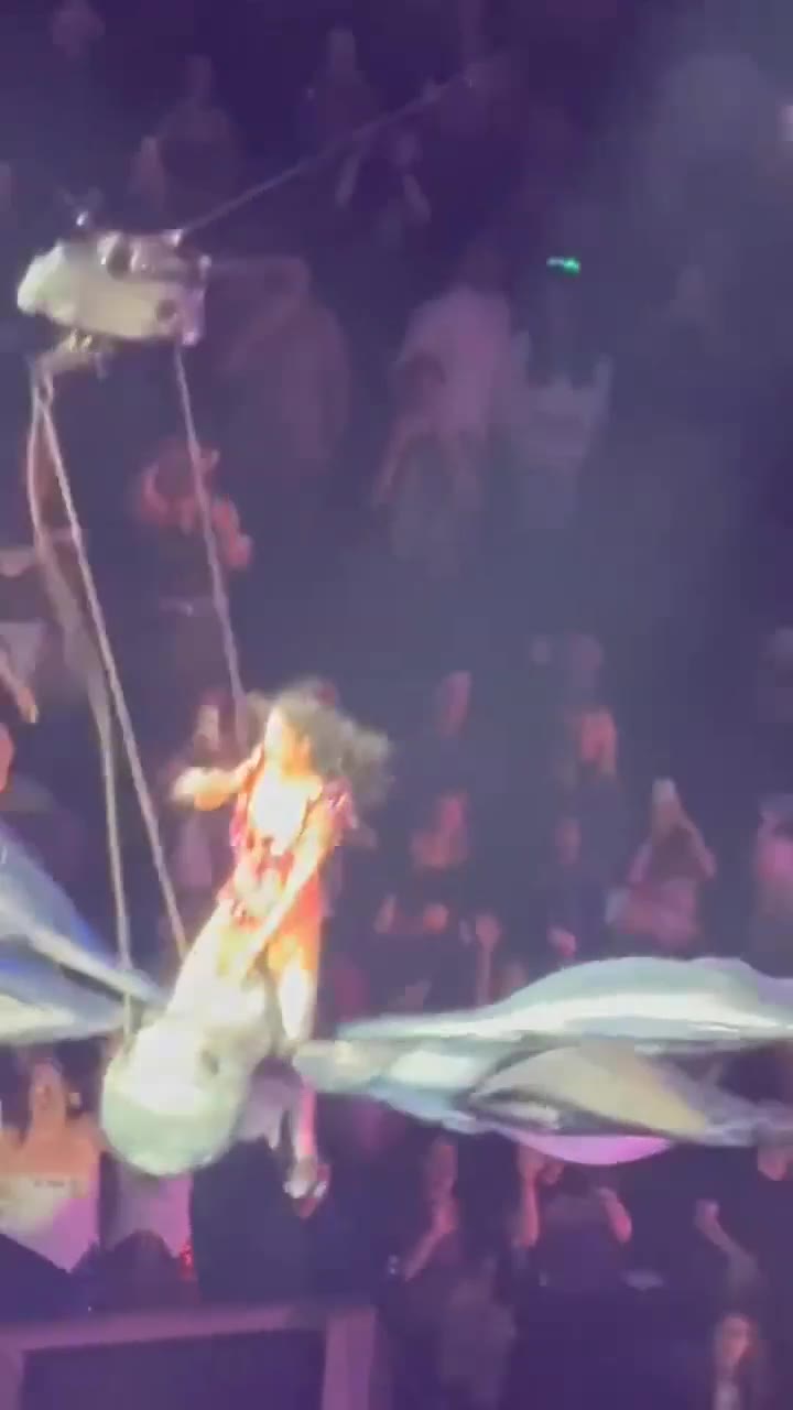 VIDEO: Katy Perry nearly tumbles into audience due to prop malfunction at Chase Center