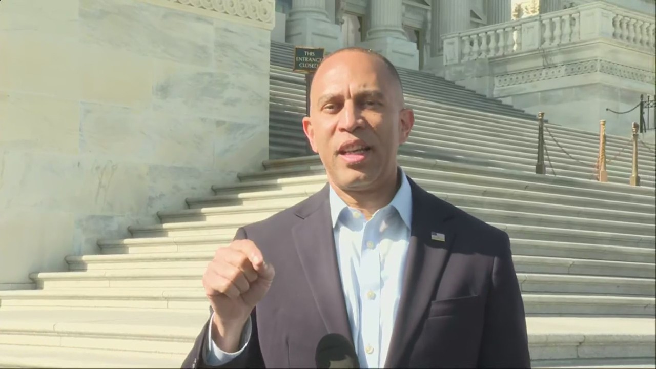 WATCH: Shutdown day 23 remarks from House Minority Leader Jeffries