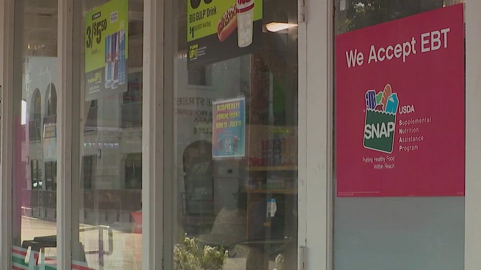 Trump threatens to withhold SNAP against court order, recipients worried