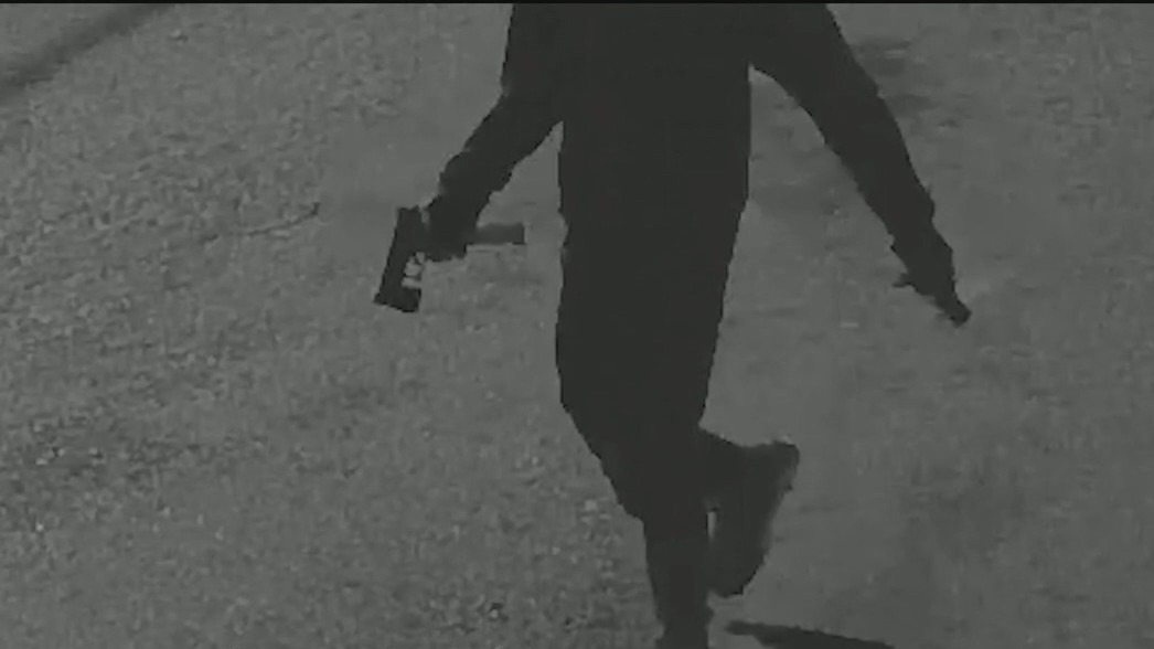 Gun-wielding man seen ransacking cars in Atlanta