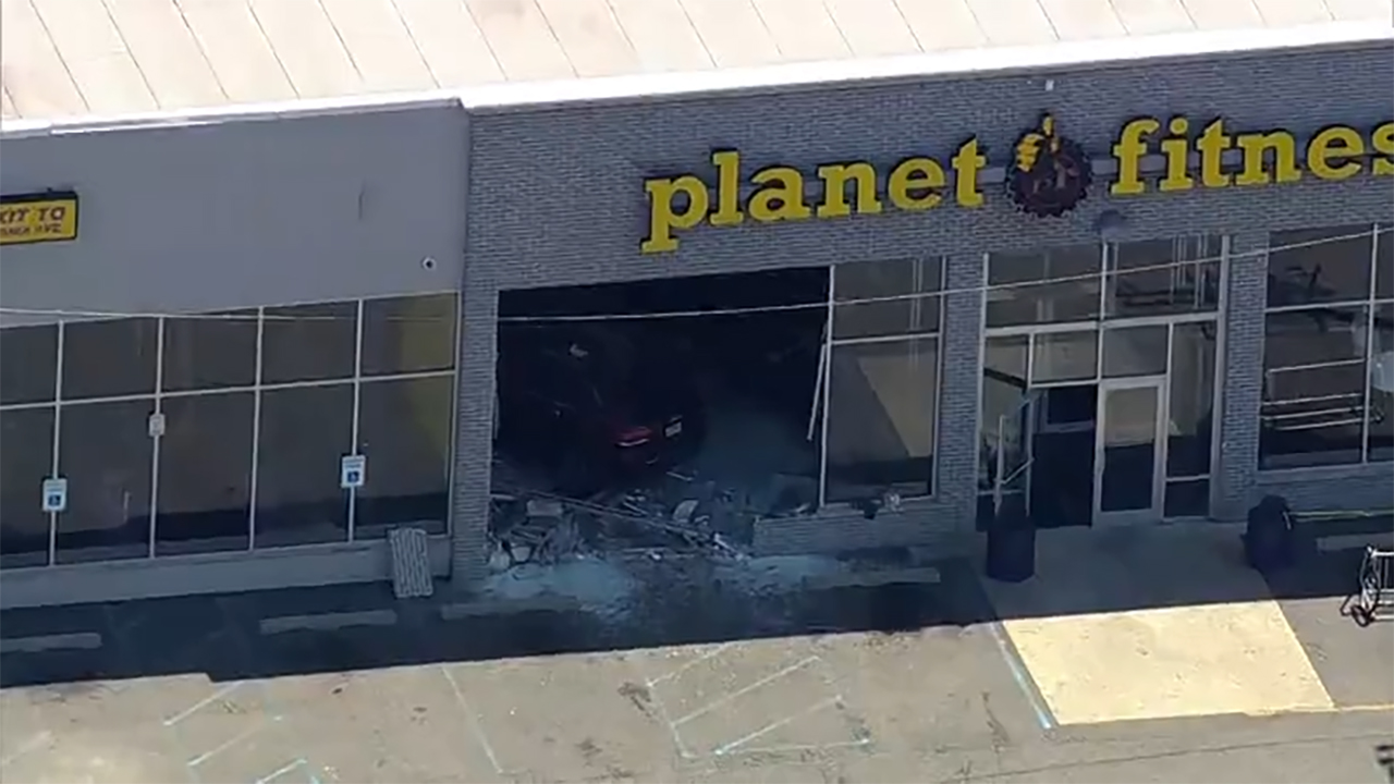 El automóvil se arrebata en NJ Planet Fitness; 1 muerto