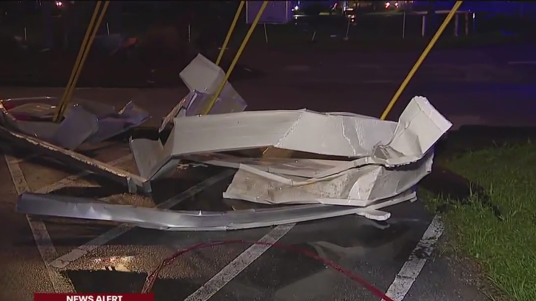 Tornado damages homes in Largo