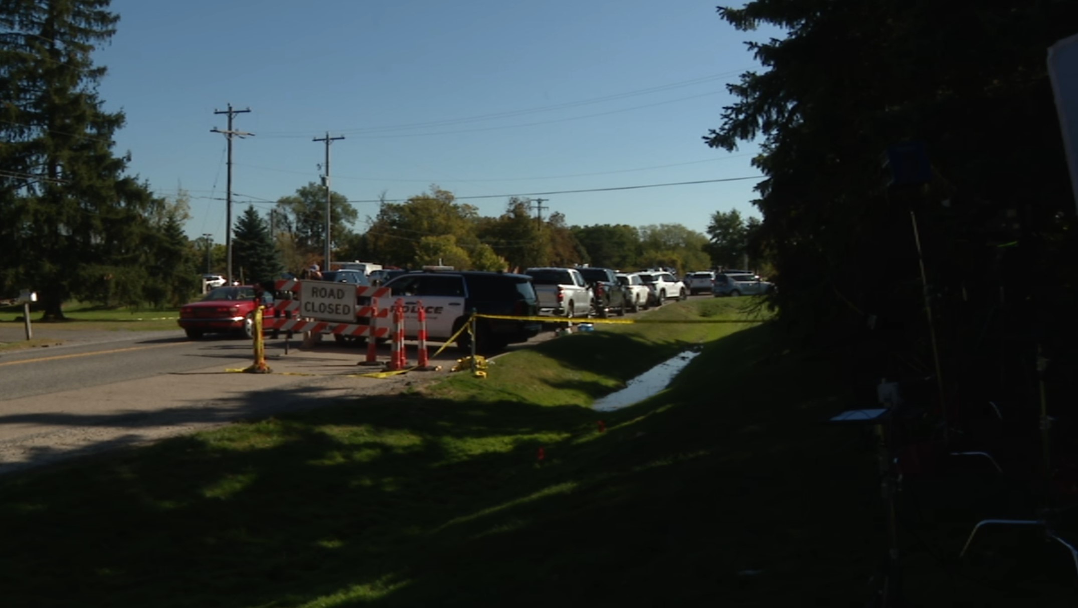 Man in custody after trying to pass barricade in Grand Blanc