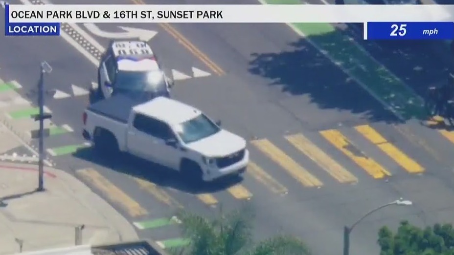 Pursuit suspect avoids attempted PIT maneuver