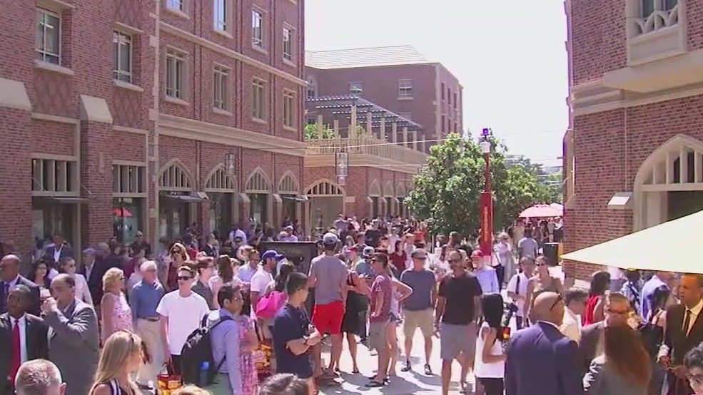 SUGGESTED VIDEO: USC Move-In Day 2025