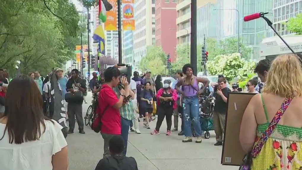 Protestors gather to denounce Trump upon his arrival in Chicago