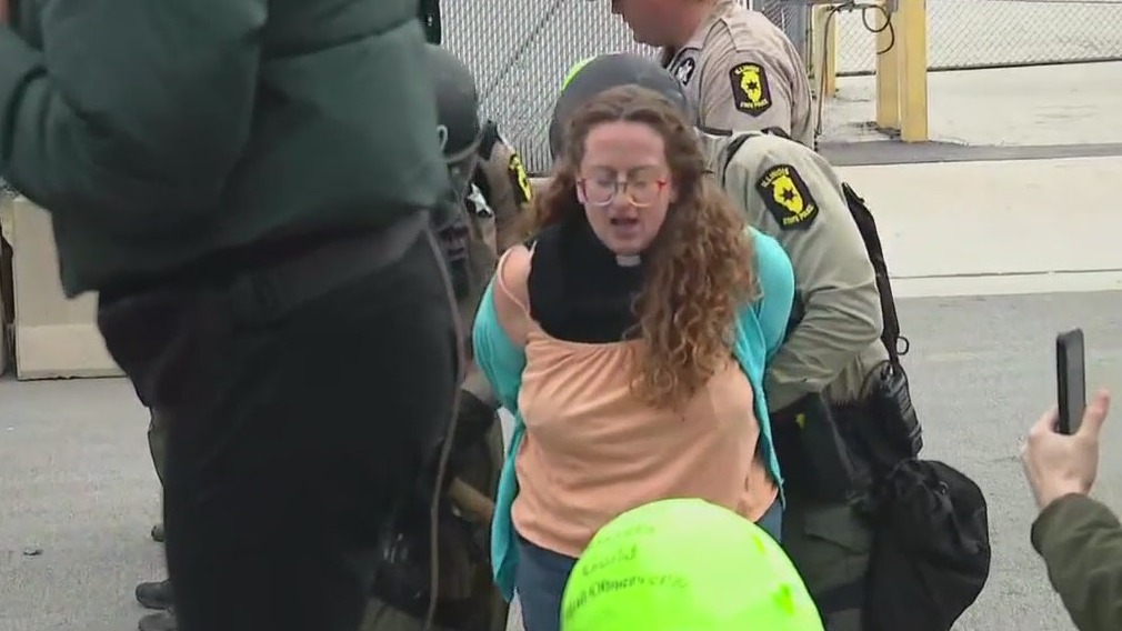 Broadview ICE protest: Arrests made this morning as situation turns tense