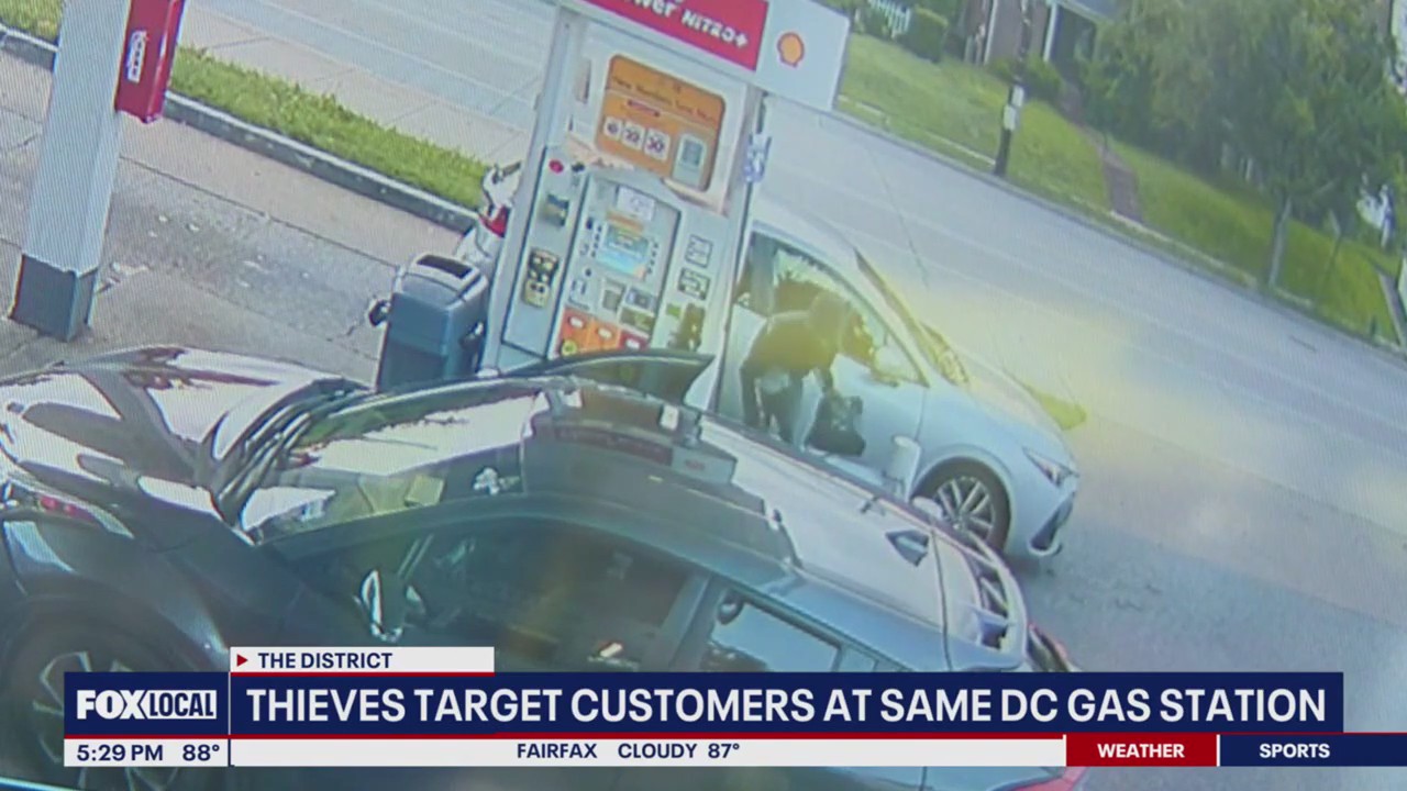 Purses stolen from two cars at same DC gas station