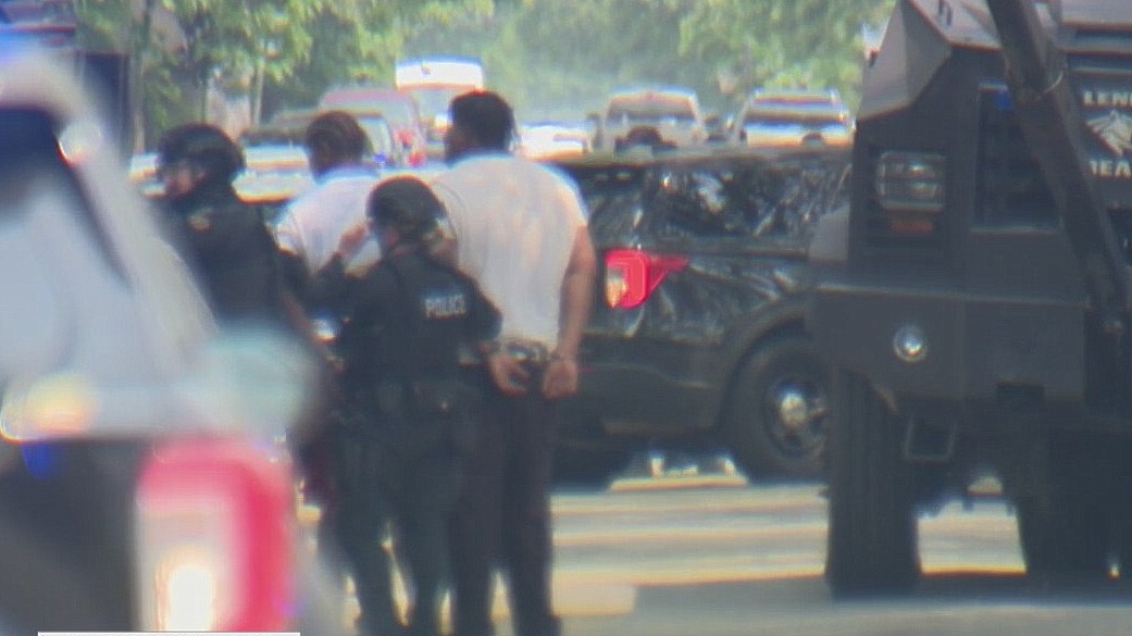 Detroit police arrest 4 armed men after officer sees victim get pistol-whipped on porch