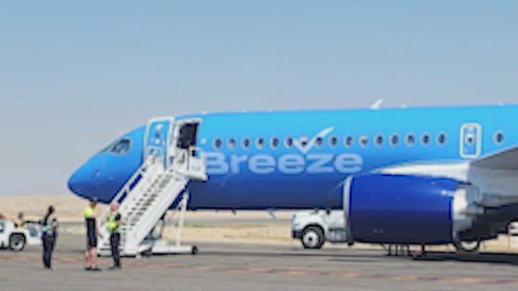 Pijan potnik povzročil izgred na letu v Los Angeles, letalo preusmerjeno