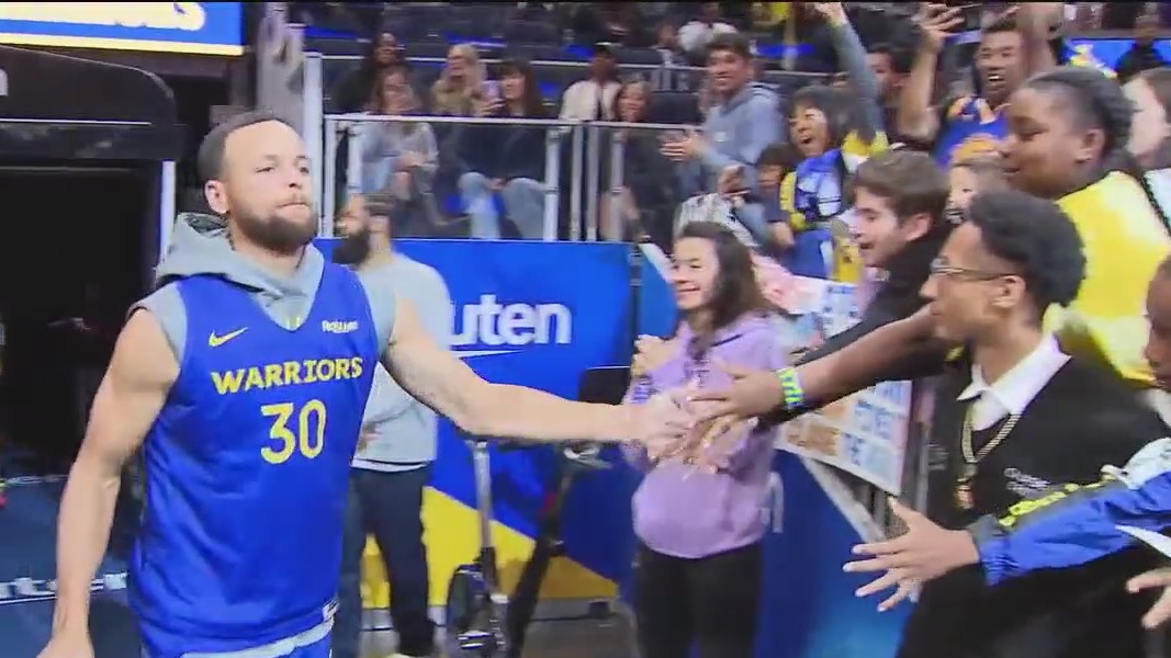 Warriors thrill fans at Open Practice at Chase Center