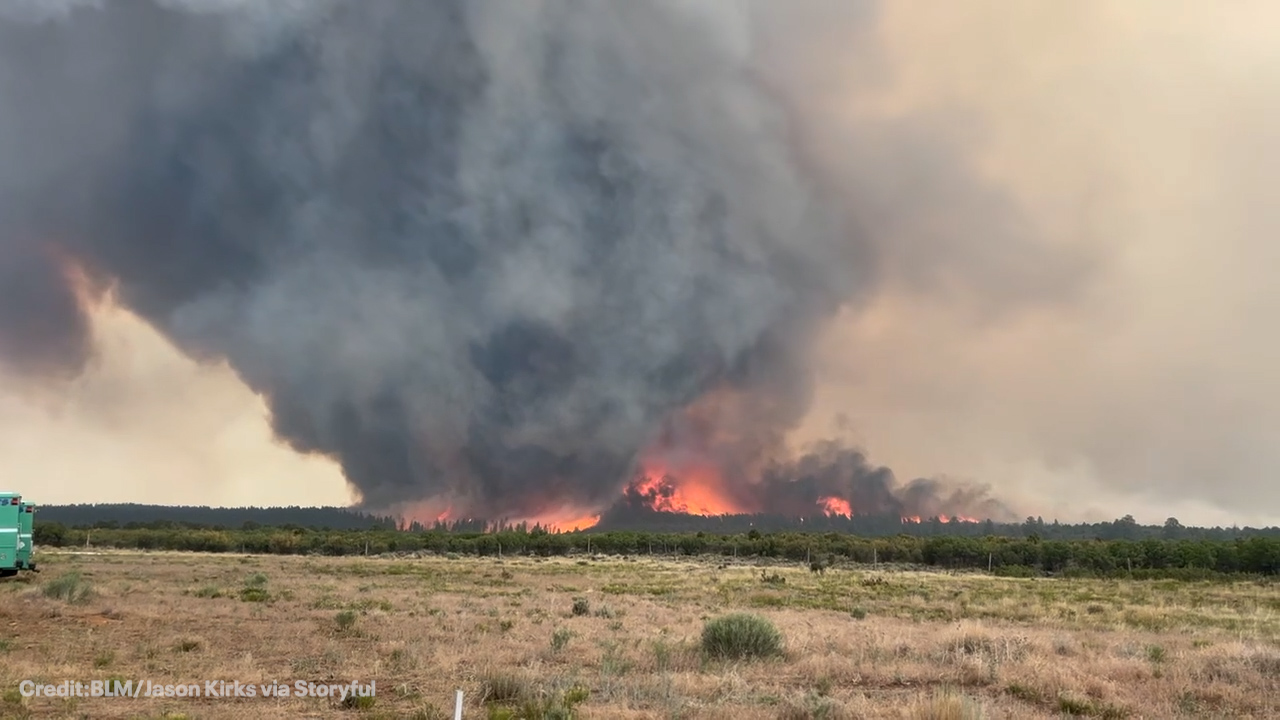 Huge 'firenado' forms over Utah wildfire