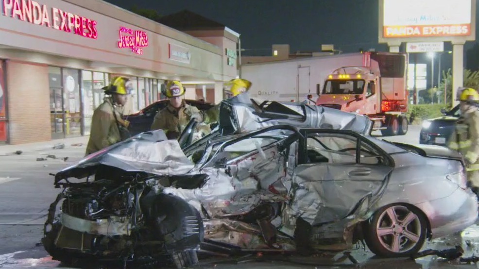 1 dead, several injured in Van Nuys crash