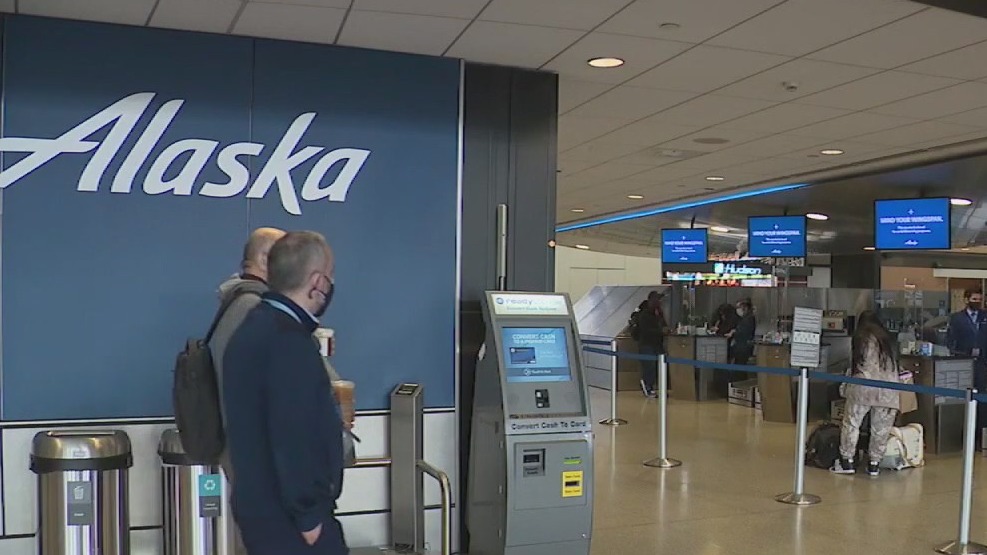 Alaska Airlines grounds flights due to outage