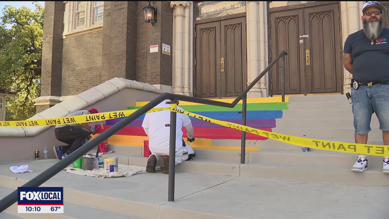Oak Lawn church paints Pride steps to defy Abbott