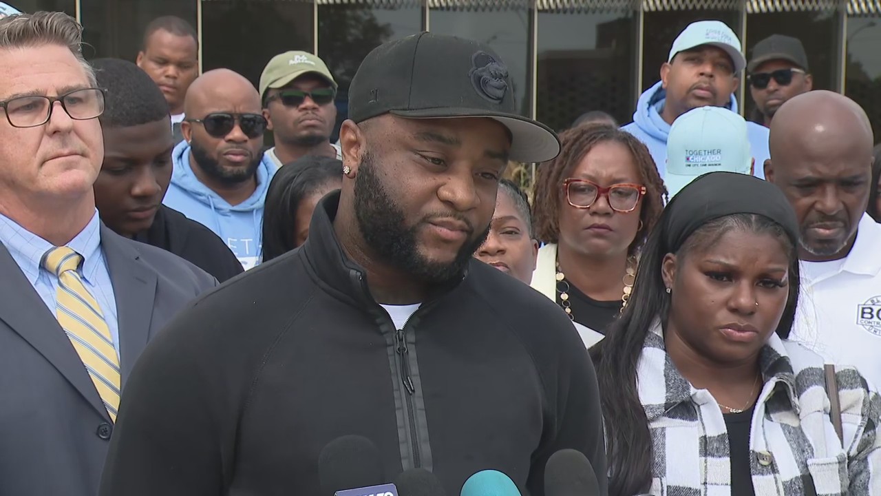 Families of teens shot at Chicago pool file lawsuit against suspect, park district