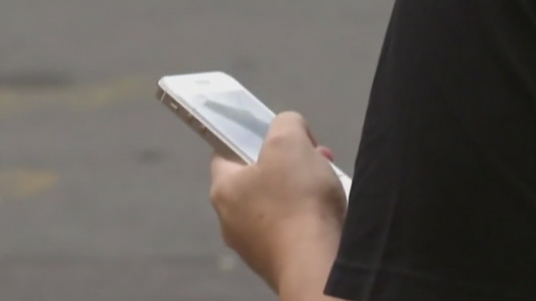 New bill bans cellphones in classrooms