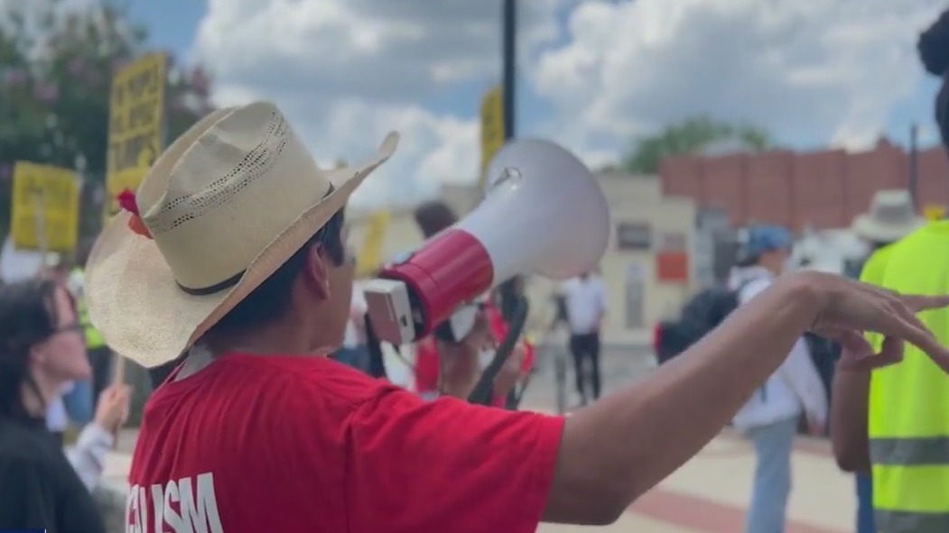 Lawrenceville protesters call for ICE to release Hispanic journalist