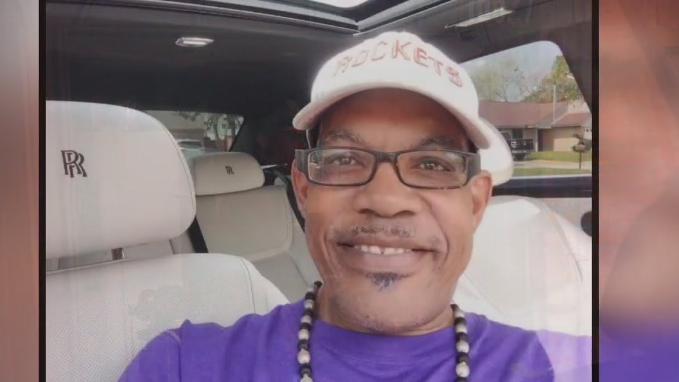 Man dies after being rescued from Missouri City house fire