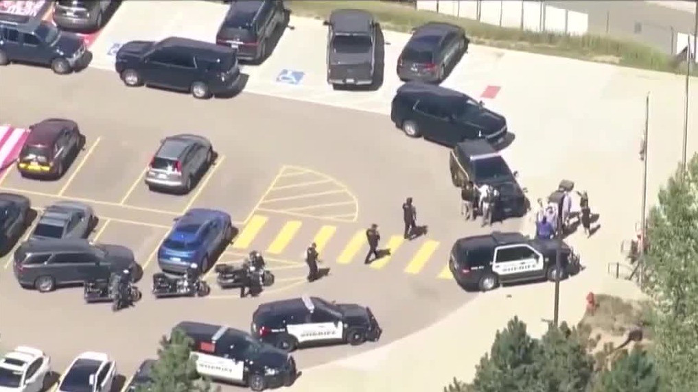 Suspect dead after shooting 2 at Colorado high school
