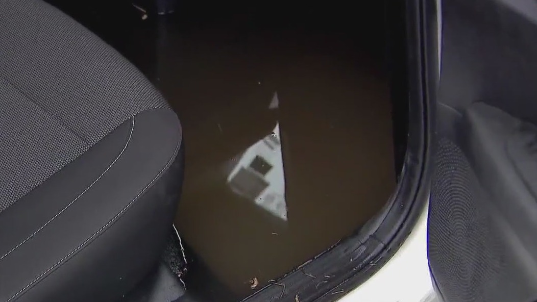 Drivers rescued from floodwaters in NE Minneapolis