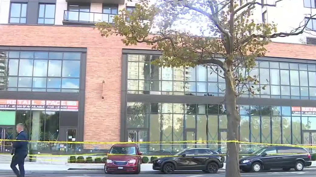 89-year-old reverses SUV, strikes 3 people in Brooklyn, killing 1