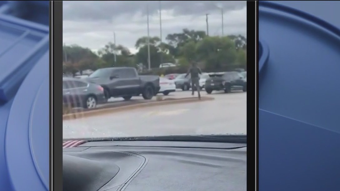 ICE agents seen chasing people outside Chicago Ridge Home Depot