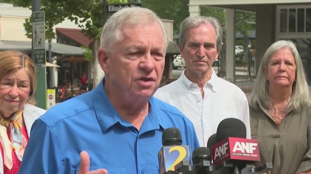 Former Roswell leaders pushing back