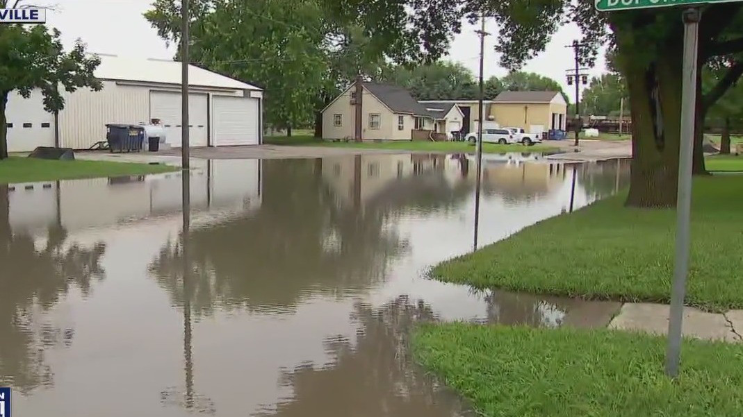 Heavy rain causes flash flooding in Minneapolis, Renville