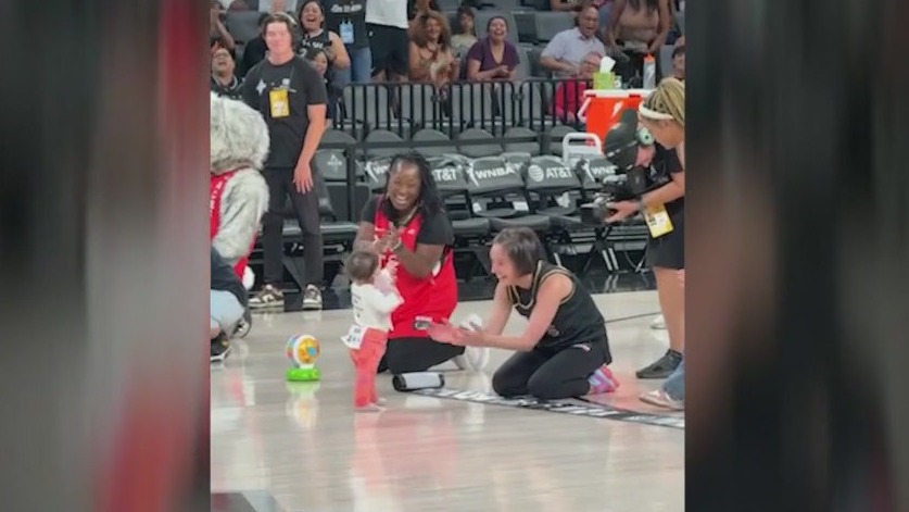 Baby takes 1st steps at WNBA game