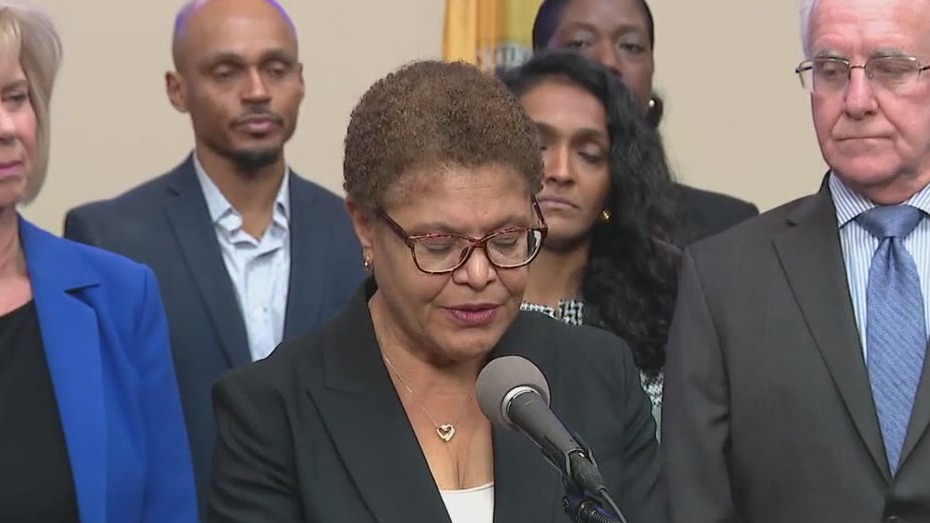 Bass demands probe into LAFD handling of Palisades Fire