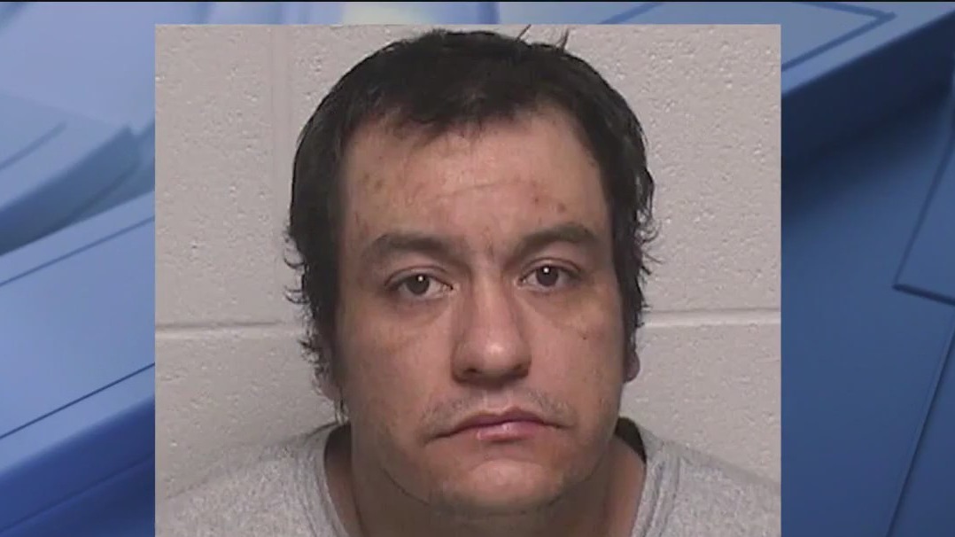 Man burglarized Chicago-area gaming café, kicked officer, police say