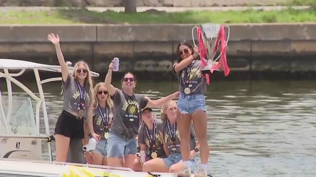 Tampa Bay Sun celebrate title with boat parade