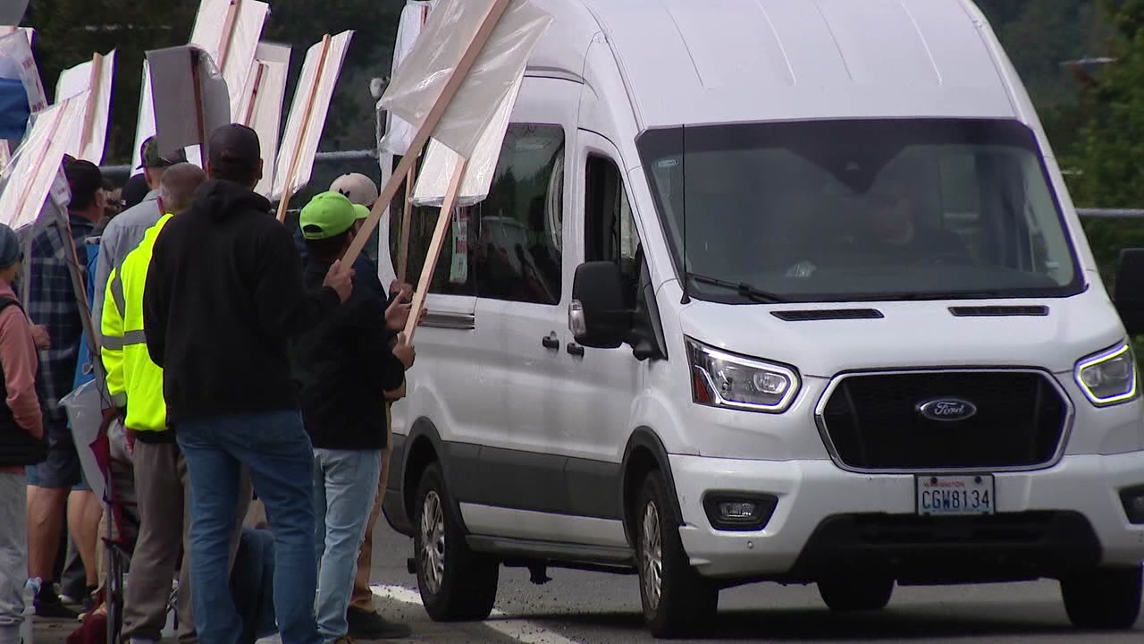 Striking Boeing machinists to vote on new contract Monday