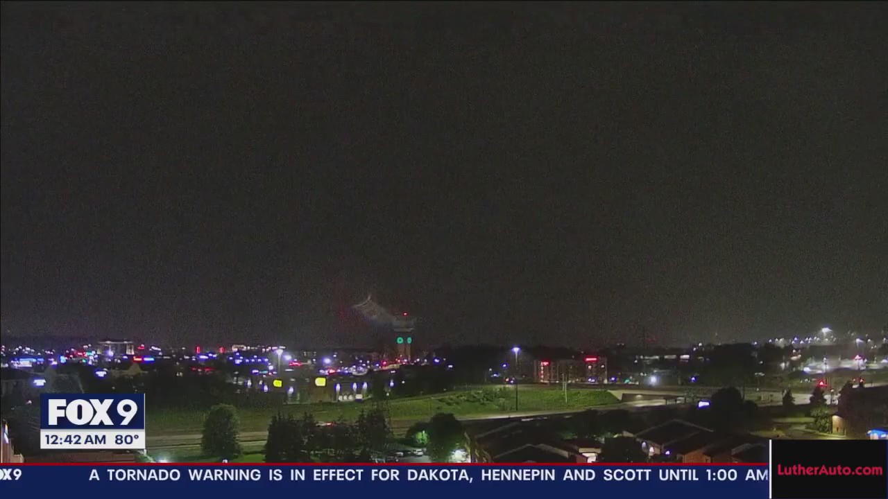 Wall cloud in Eden Prairie, tornado warning issued: 12:42 a.m. update