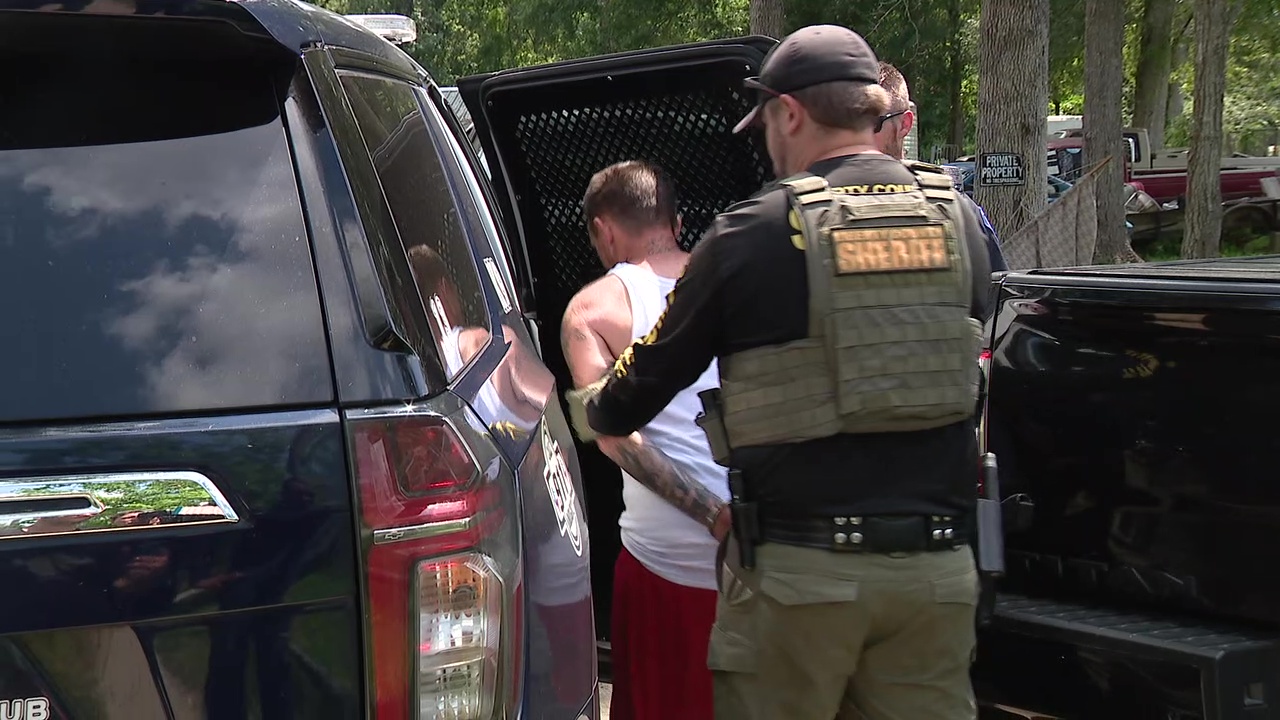 Inside Operation Heat Wave: Ride along as law enforcement track down fugitives near Conroe