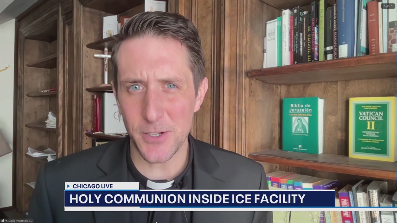 Holy Communion brings comfort, solidarity inside ICE facility | ChicagoLIVE