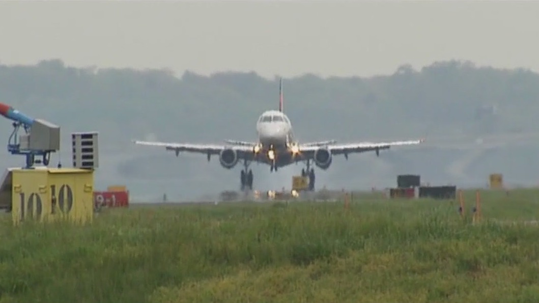 Government shutdown hits air travel: O’Hare air traffic controllers face pay cuts