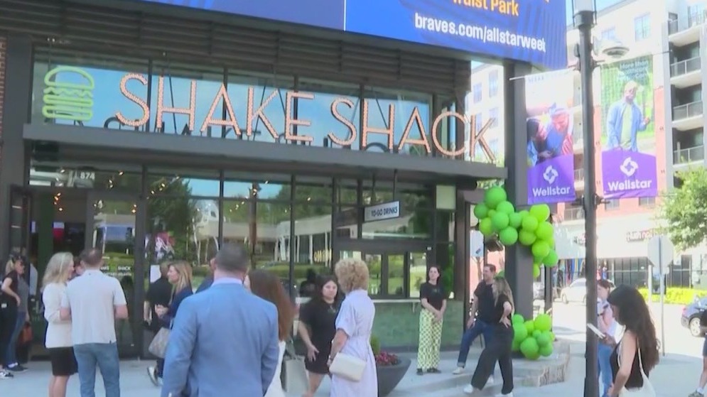 Shake Shack opens at The Battery