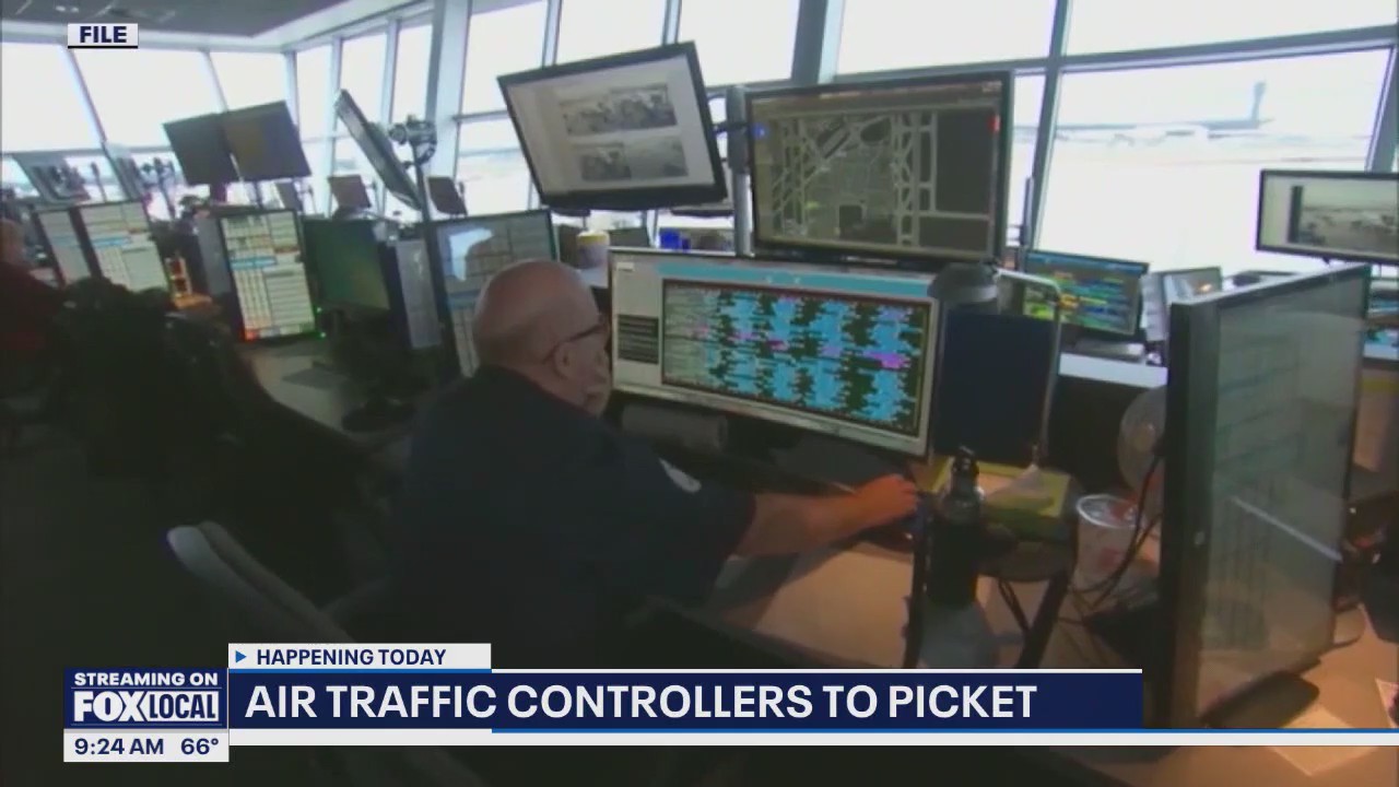 Controladores de tráfico aéreo hacen piquetes en LAX