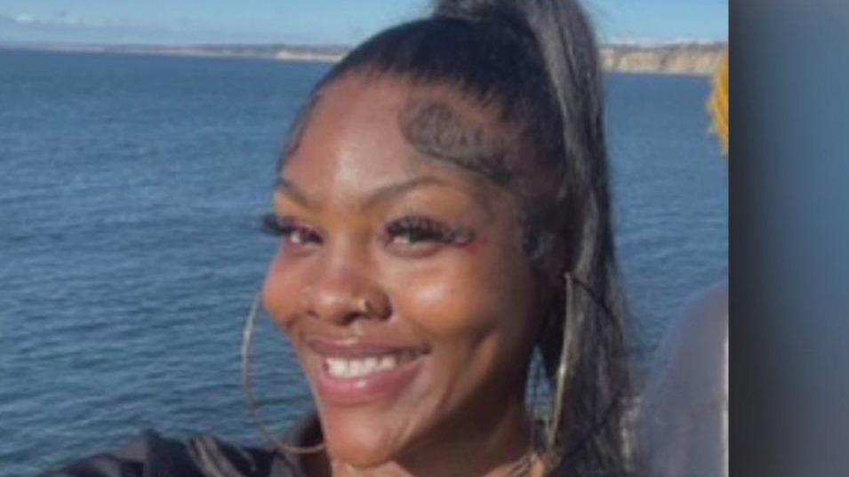 FBI offers reward in unsolved Oakland homicide