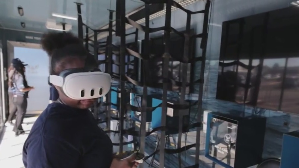 Navy uses mixed-reality to take students on air-craft carriers
