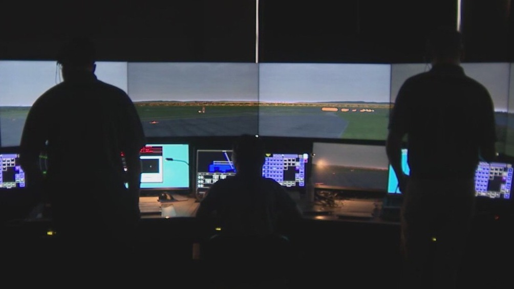 Former air traffic controller helping others amid government shutdown