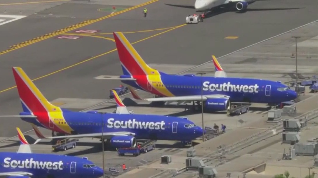 Southwest plane nosedives to avoid crash